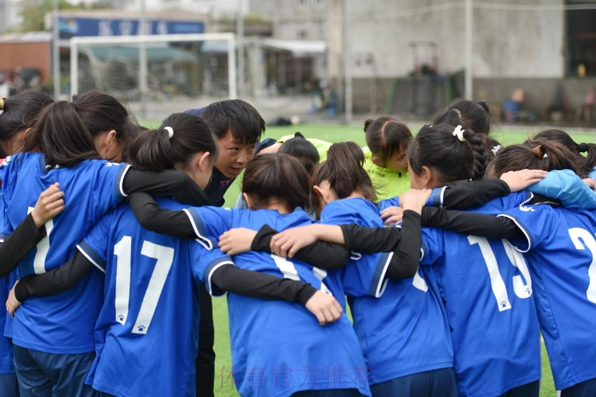 传播女足精神、分享成长经验——女乙联赛球队走进成都中小学校园